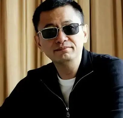 王家卫聊天录音曝光:对金靖开黄腔 说唐嫣太装 王家卫聊天录音曝光:对金靖开黄腔 说唐嫣太装