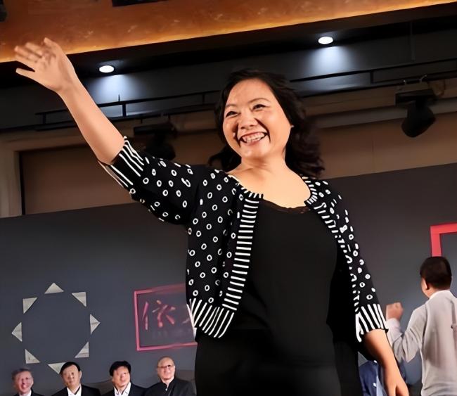 农村女孩 逆袭成中国隐形“地产女首富”