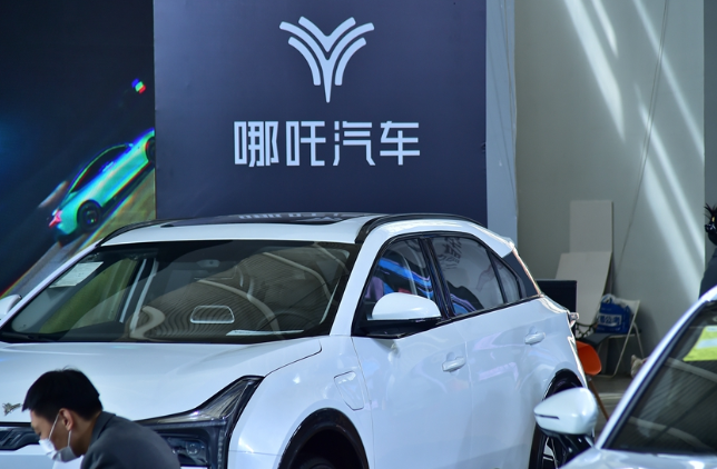 中国年轻人抢购倒闭品牌“烂尾车”引质疑 中国年轻人抢购倒闭品牌“烂尾车”引质疑