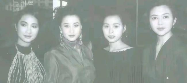 看到利智和林青霞合影 才懂为啥说利智50年一遇 看到利智和林青霞合影 才懂为啥说利智50年一遇