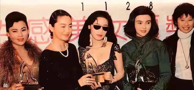 看到利智和林青霞合影 才懂为啥说利智50年一遇 看到利智和林青霞合影 才懂为啥说利智50年一遇