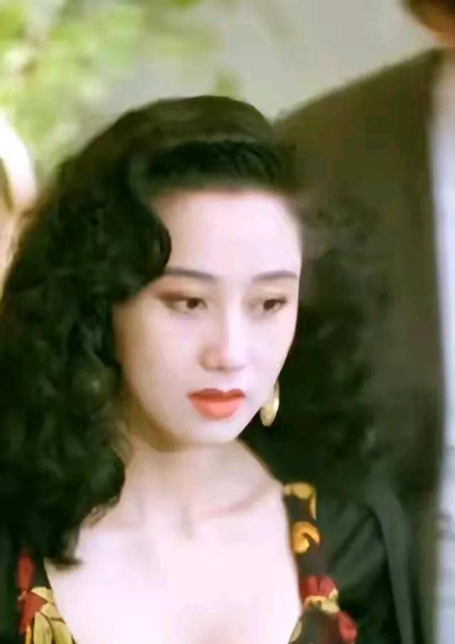 看到利智和林青霞合影 才懂为啥说利智50年一遇 看到利智和林青霞合影 才懂为啥说利智50年一遇