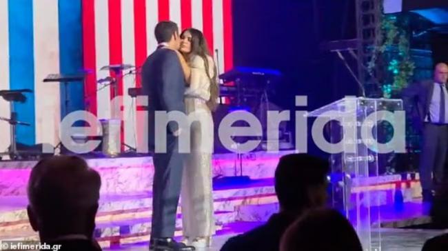 川普长子56岁前未婚妻惊艳亮相希腊大使派对 川普长子56岁前未婚妻惊艳亮相希腊大使派对