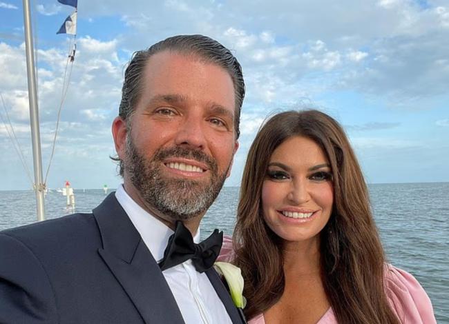 川普长子56岁前未婚妻惊艳亮相希腊大使派对 川普长子56岁前未婚妻惊艳亮相希腊大使派对