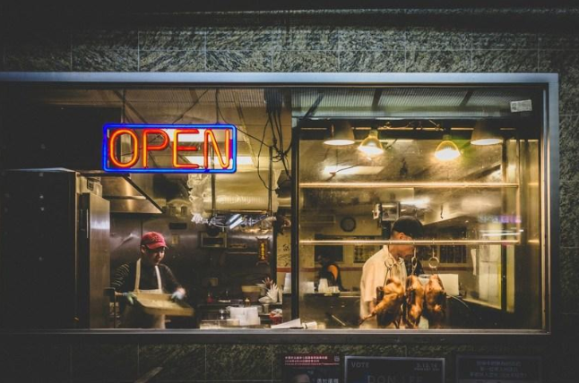 华人餐馆老板被捕 无犯罪记录 将遣送非洲