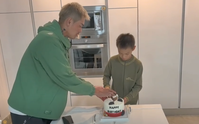 林丹西班牙为儿子庆生,一家四口住独栋别墅 林丹西班牙为儿子庆生,一家四口住独栋别墅