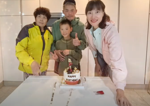 林丹西班牙为儿子庆生,一家四口住独栋别墅 林丹西班牙为儿子庆生,一家四口住独栋别墅