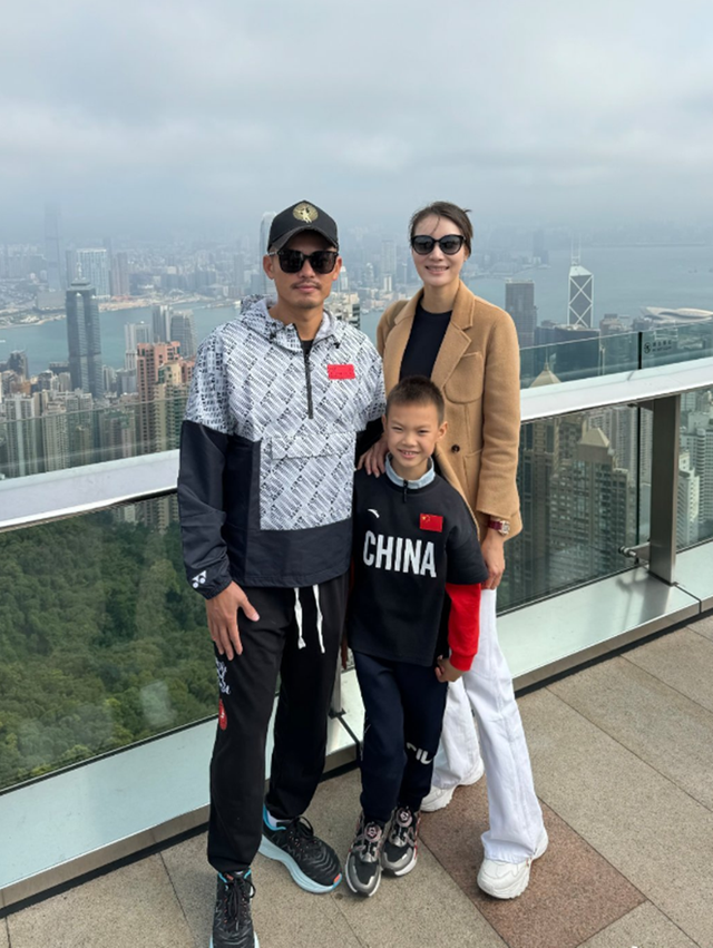 林丹西班牙为儿子庆生,一家四口住独栋别墅 林丹西班牙为儿子庆生,一家四口住独栋别墅