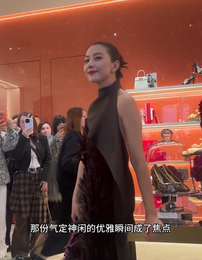 46岁高圆圆活动生图:脸上褶子多含胸驼背 46岁高圆圆活动生图:脸上褶子多含胸驼背