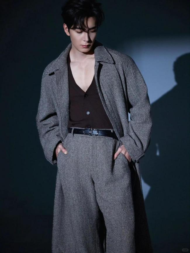 46岁高圆圆活动生图:脸上褶子多含胸驼背 46岁高圆圆活动生图:脸上褶子多含胸驼背