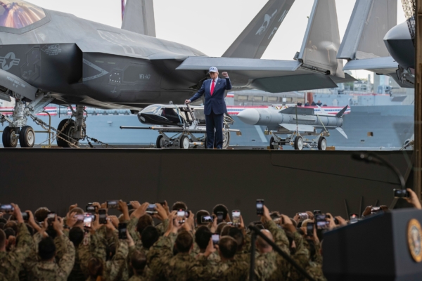 怕挨打?董军罕见表现太意外 怕挨打?董军罕见表现太意外