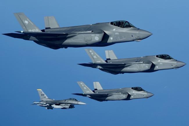 怕挨打?董军罕见表现太意外 怕挨打?董军罕见表现太意外