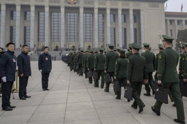 怕挨打?董军罕见表现太意外 怕挨打?董军罕见表现太意外