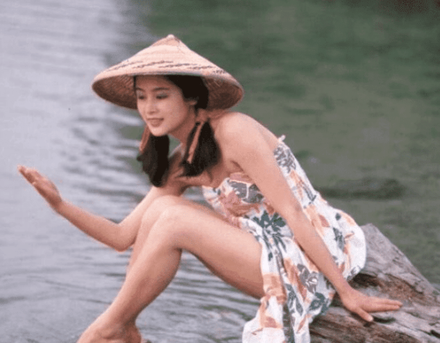 她为何是“大陆第一美人”?看看她年轻时照片 她为何是“大陆第一美人”?看看她年轻时照片