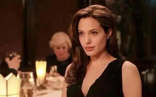 女星安吉丽娜·朱莉随身保镖被乌军抓走服役 女星安吉丽娜·朱莉随身保镖被乌军抓走服役