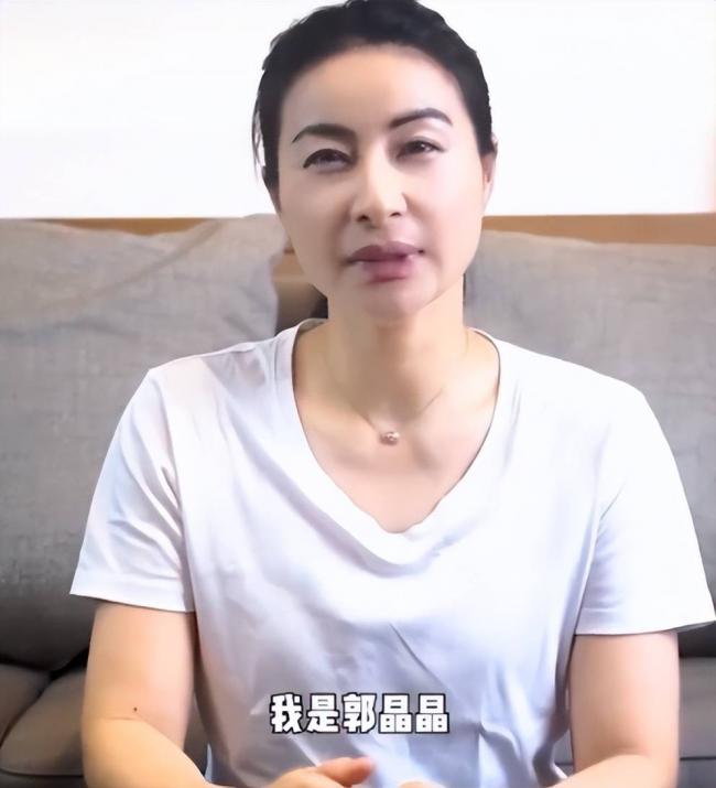 郭晶晶科学晚宴,跟章泽天差别太大了 郭晶晶科学晚宴,跟章泽天差别太大了