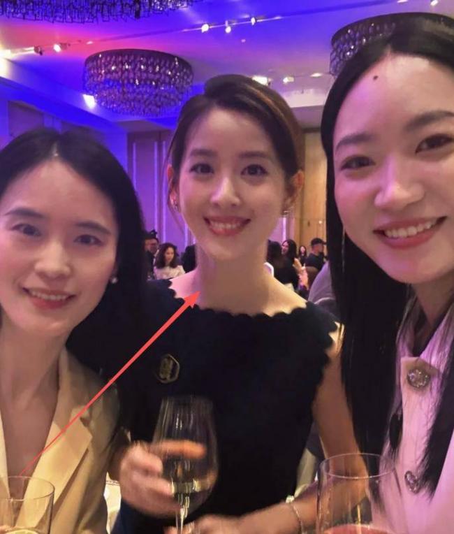 郭晶晶科学晚宴,跟章泽天差别太大了 郭晶晶科学晚宴,跟章泽天差别太大了