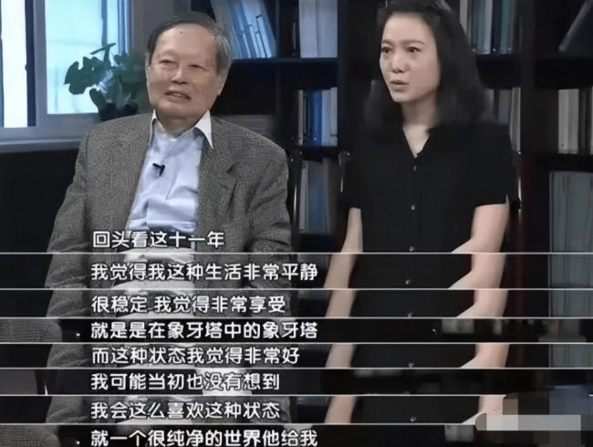 翁帆成清华讲师 续写书籍 穿搭黑衫尽显低调 翁帆成清华讲师 续写书籍 穿搭黑衫尽显低调