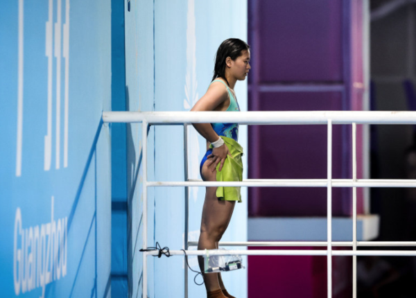 全红婵浑身是伤出赛 医叹:有瘫痪风险 全红婵浑身是伤出赛 医叹:有瘫痪风险