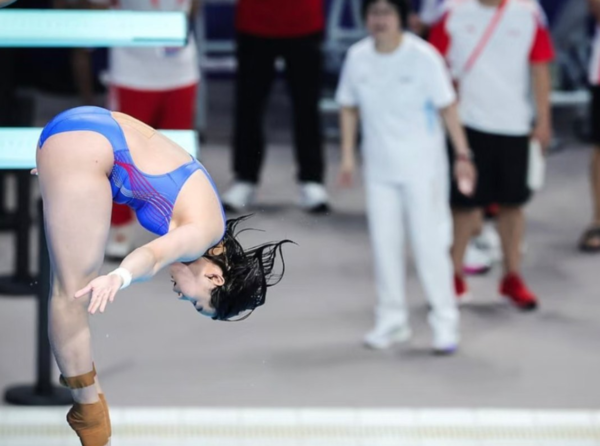 全红婵浑身是伤出赛 医叹:有瘫痪风险 全红婵浑身是伤出赛 医叹:有瘫痪风险