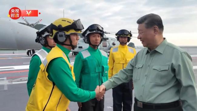 央视新闻联播曝光 习近平登舰视察细节 央视新闻联播曝光 习近平登舰视察细节