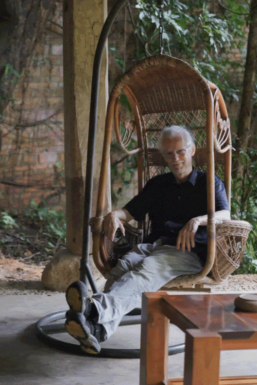 前瑞士外交官西双版纳定居 20年种出一整片森林