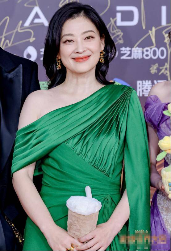 这一夜红毯 女星们疲态土气 港台明星发挥失常 这一夜红毯 女星们疲态土气 港台明星发挥失常