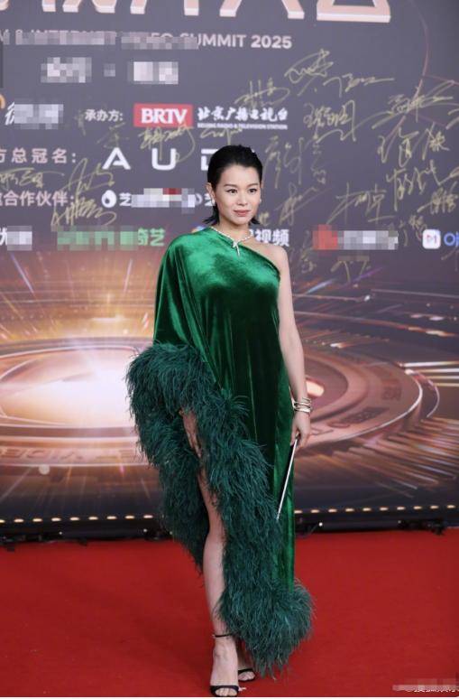 这一夜红毯 女星们疲态土气 港台明星发挥失常 这一夜红毯 女星们疲态土气 港台明星发挥失常