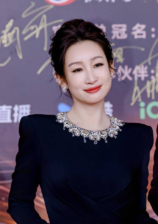 这一夜红毯 女星们疲态土气 港台明星发挥失常 这一夜红毯 女星们疲态土气 港台明星发挥失常