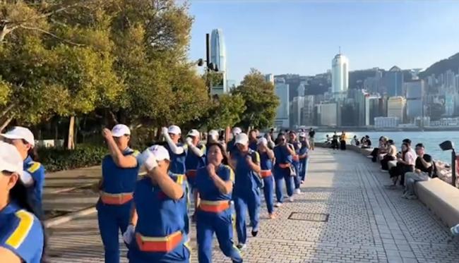 内地“暴走团”杀入香港 大声音乐助威 惹人侧目