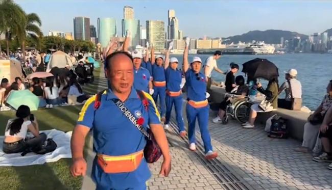 内地“暴走团”杀入香港 大声音乐助威 惹人侧目