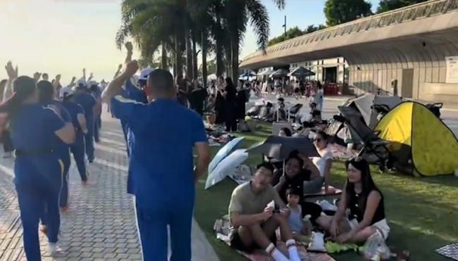 内地“暴走团”杀入香港 大声音乐助威 惹人侧目