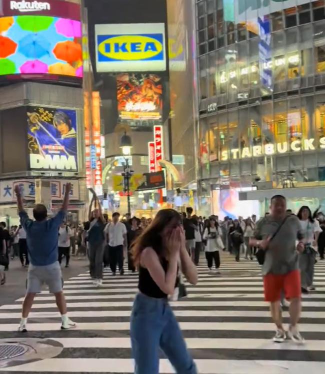 中国人在涩谷十字路口大跳群舞 惹怒日网