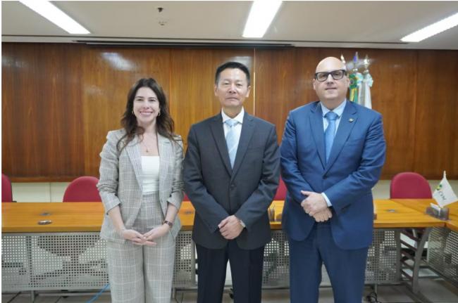 路透社称他辞职 中国官网发稿疑似辟谣