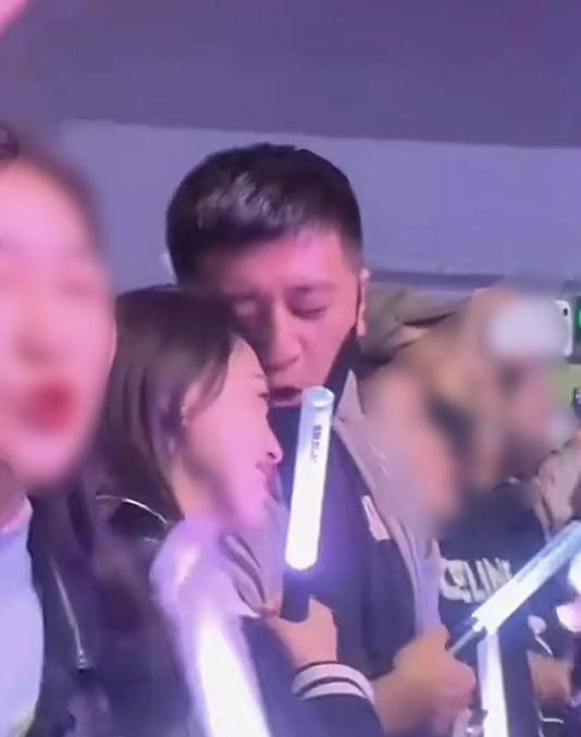 网友炸锅  怀疑张雪峰出轨