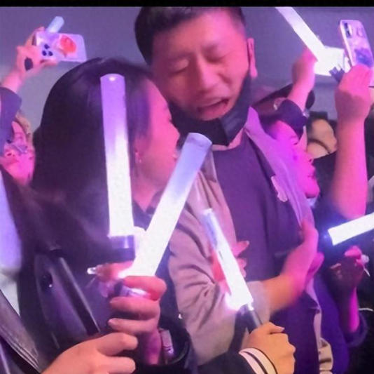 网友炸锅  怀疑张雪峰出轨