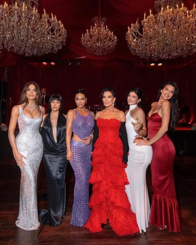 变成透明人,哈里在贝索斯豪宅枯坐角落 变成透明人,哈里在贝索斯豪宅枯坐角落