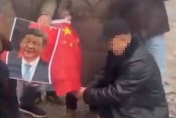 怒烧中国国旗习肖像 北京友邦爆反中抗议 怒烧中国国旗习肖像 北京友邦爆反中抗议