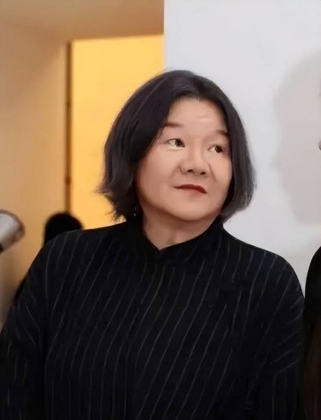 陈凯歌前妻大变样!64岁洪晃近照瘦30斤 陈凯歌前妻大变样!64岁洪晃近照瘦30斤