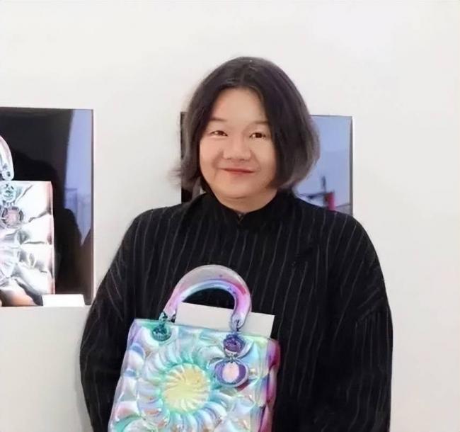 陈凯歌前妻大变样!64岁洪晃近照瘦30斤 陈凯歌前妻大变样!64岁洪晃近照瘦30斤