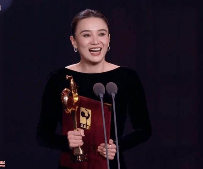 金鸡奖颁奖:00后拿最佳男主角奖 张艺谋乐开花 金鸡奖颁奖:00后拿最佳男主角奖 张艺谋乐开花