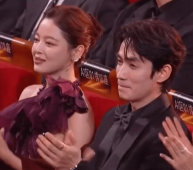 金鸡奖颁奖:00后拿最佳男主角奖 张艺谋乐开花 金鸡奖颁奖:00后拿最佳男主角奖 张艺谋乐开花