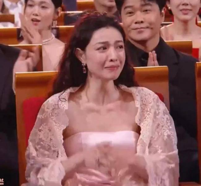 金鸡奖颁奖:00后拿最佳男主角奖 张艺谋乐开花 金鸡奖颁奖:00后拿最佳男主角奖 张艺谋乐开花