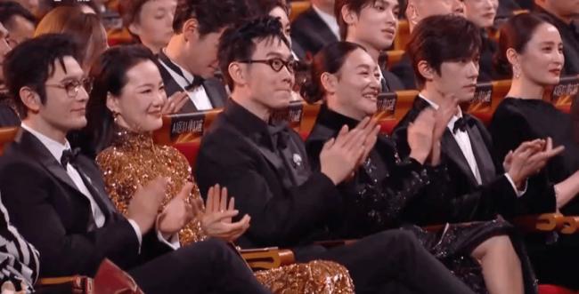 金鸡奖颁奖:00后拿最佳男主角奖 张艺谋乐开花 金鸡奖颁奖:00后拿最佳男主角奖 张艺谋乐开花