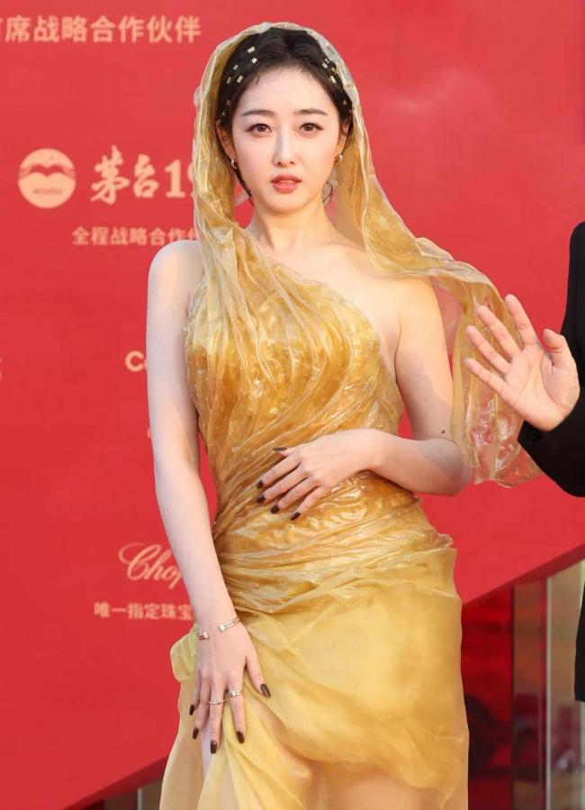 金鸡奖红毯生图来了!谁的状态最好 金鸡奖红毯生图来了!谁的状态最好