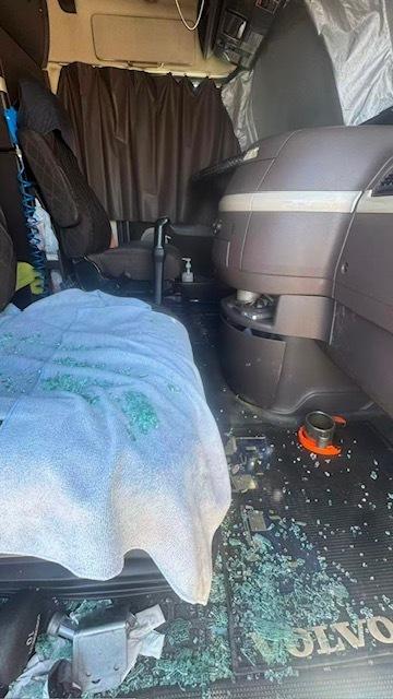 华人卡车维修厂 莫名遭大批武装警突袭 员工吓坏 华人卡车维修厂 莫名遭大批武装警突袭 员工吓坏