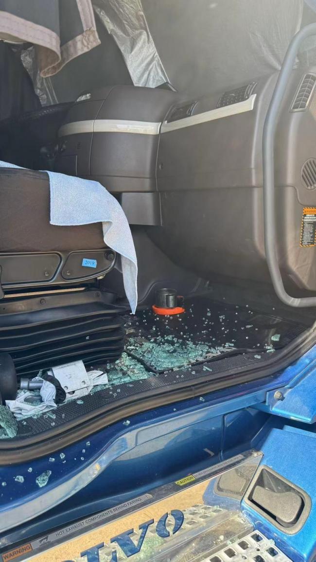 华人卡车维修厂 莫名遭大批武装警突袭 员工吓坏 华人卡车维修厂 莫名遭大批武装警突袭 员工吓坏