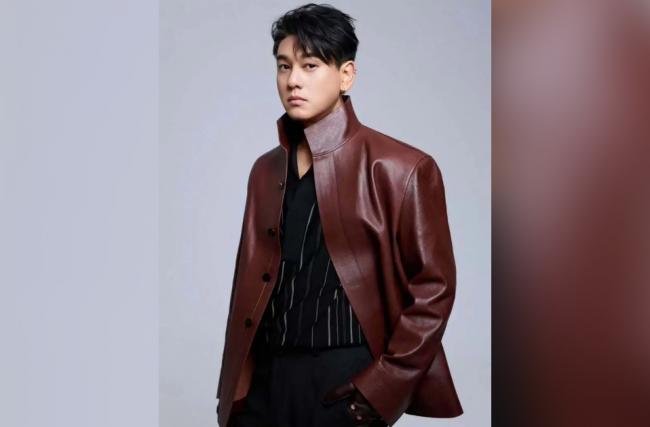 惨遭F4抛弃踢出 朱孝天现身 唱一半掩面痛哭 惨遭F4抛弃踢出 朱孝天现身 唱一半掩面痛哭