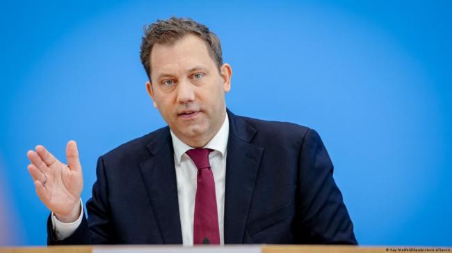 对华举起“屠刀”,他比任何前任都强硬 对华举起“屠刀”,他比任何前任都强硬