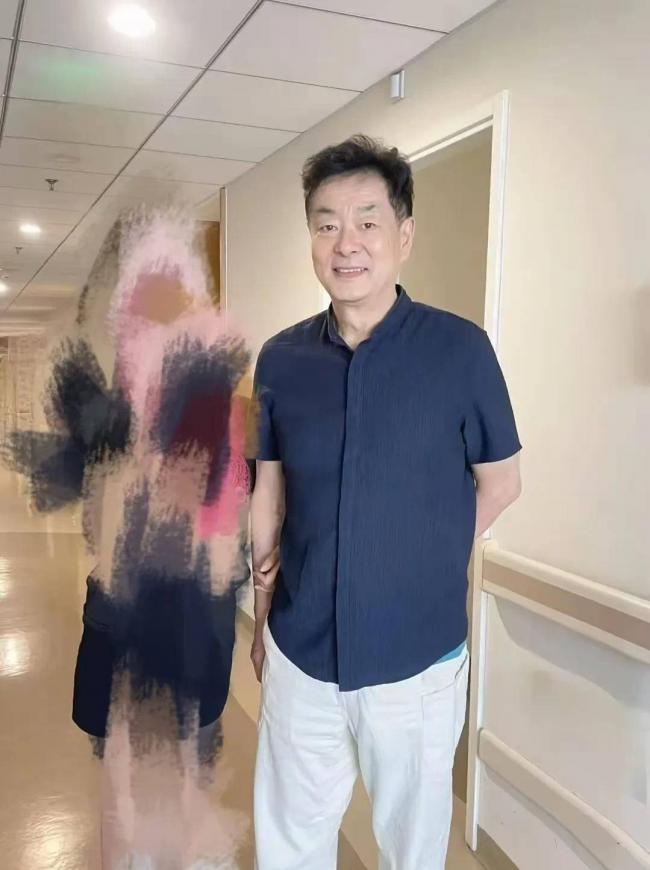 72岁濮存昕近照曝光,全网惊呆 72岁濮存昕近照曝光,全网惊呆